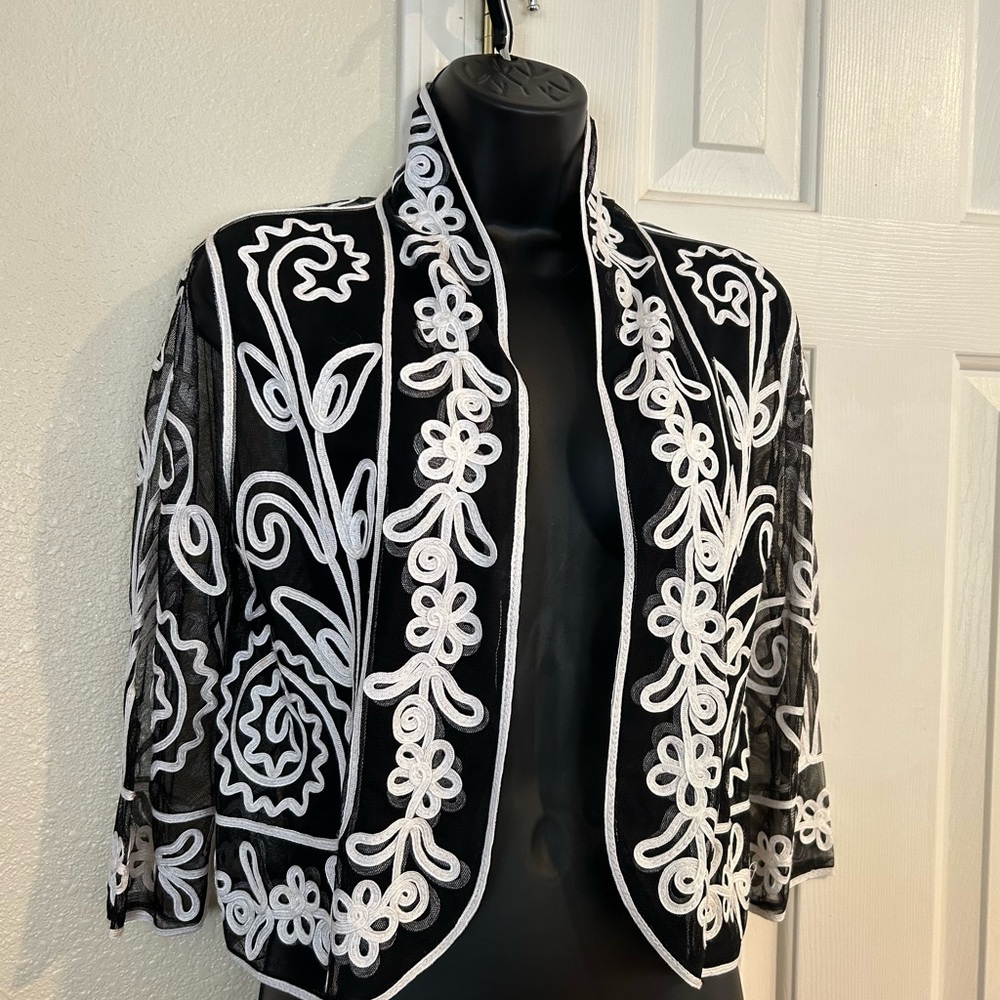 TravelSmith Black and White Embroidered Mesh Top